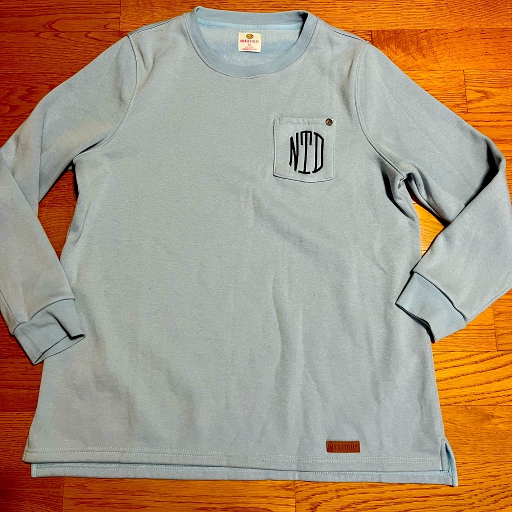 XL Marley Lilly sweatshirt.